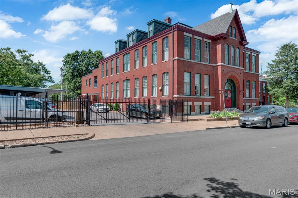 2216 Sidney Street Unit: 6