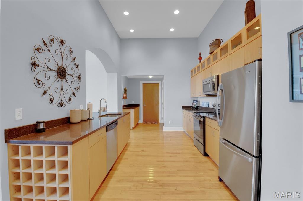 2216 Sidney Street Unit: 6