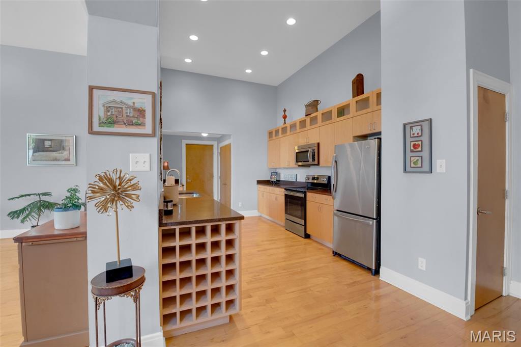 2216 Sidney Street Unit: 6