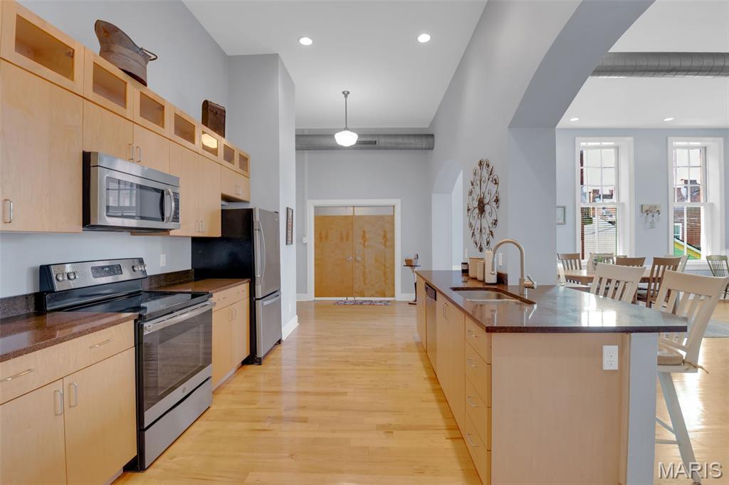 2216 Sidney Street Unit: 6