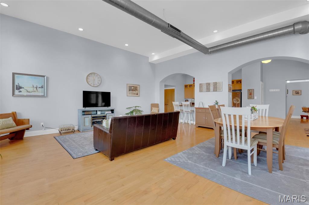 2216 Sidney Street Unit: 6