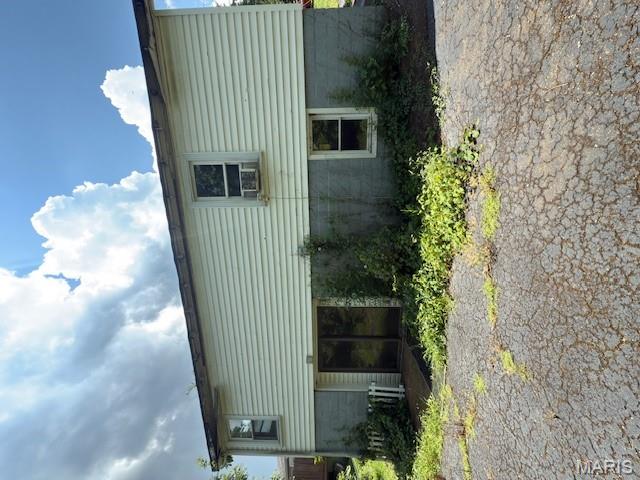 628 N Division Street