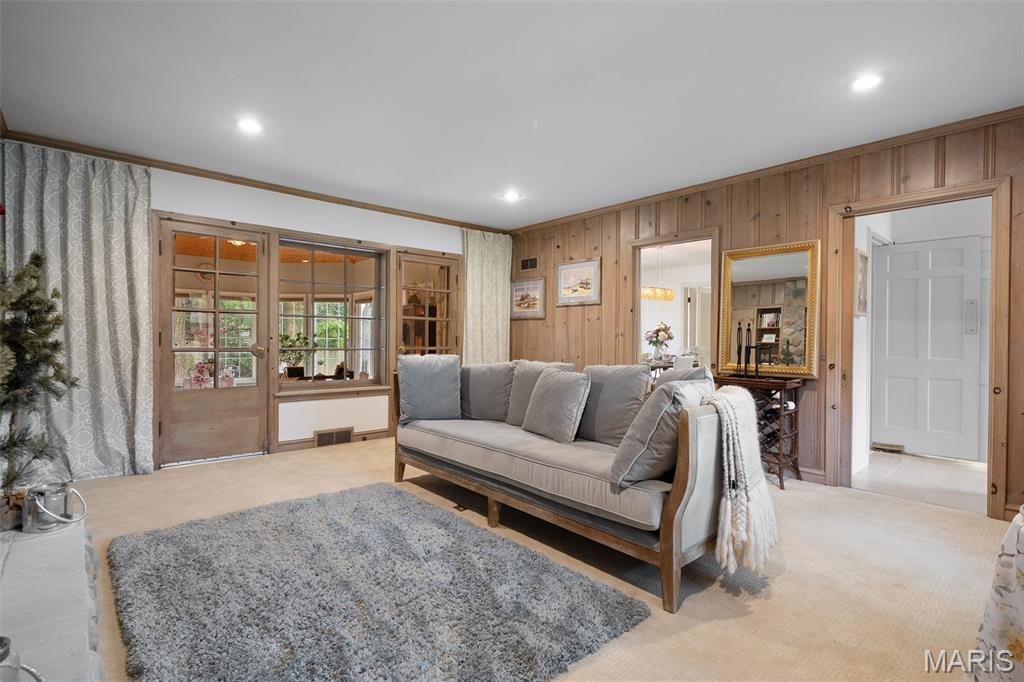 13 Ladue Crest Lane