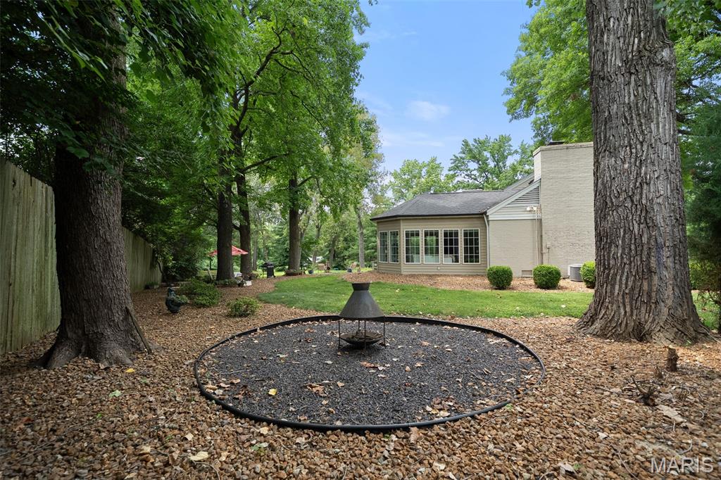 13 Ladue Crest Lane