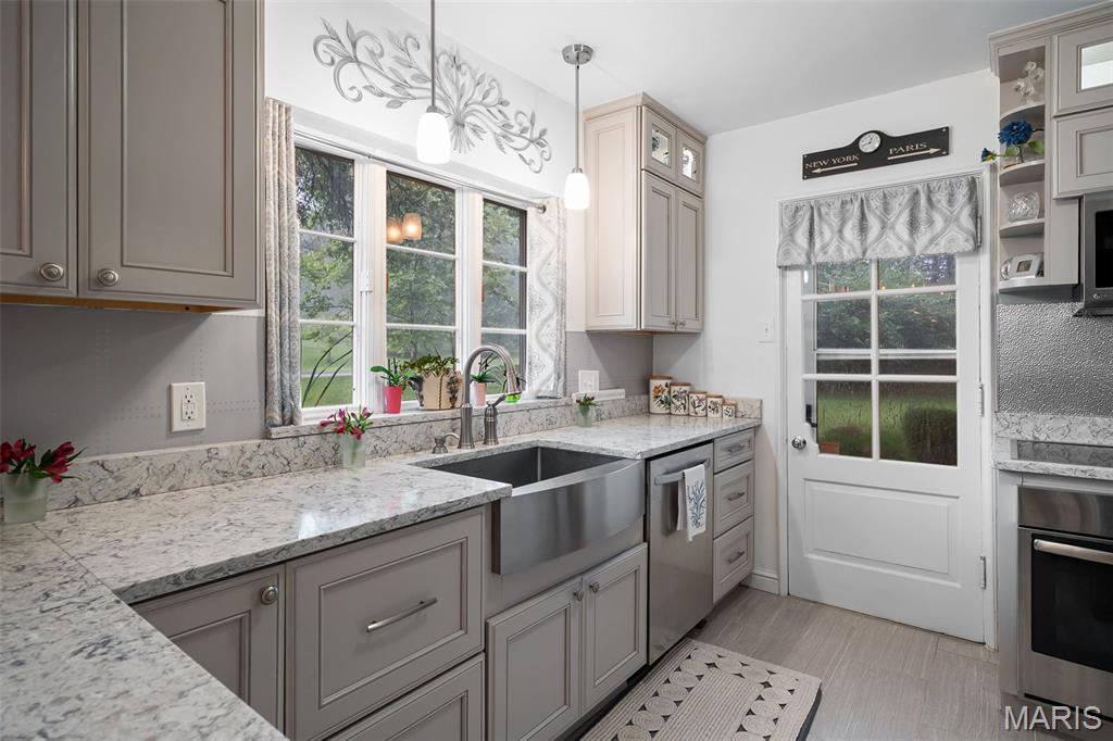 13 Ladue Crest Lane