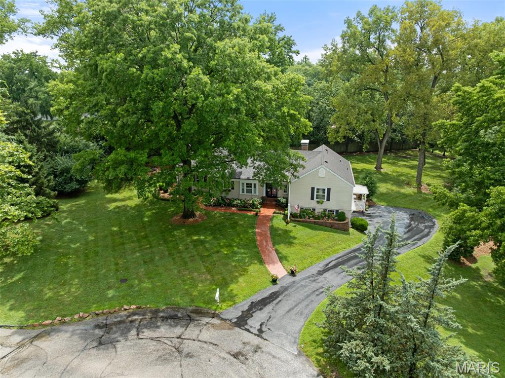 13 Ladue Crest Lane