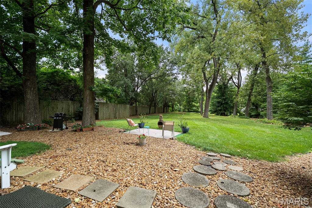 13 Ladue Crest Lane