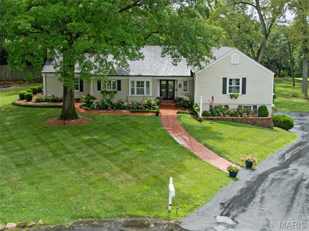 13 Ladue Crest Lane