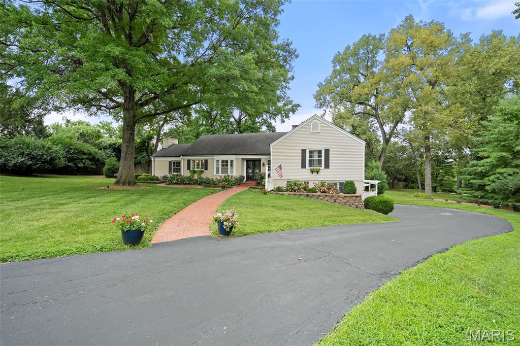 13 Ladue Crest Lane