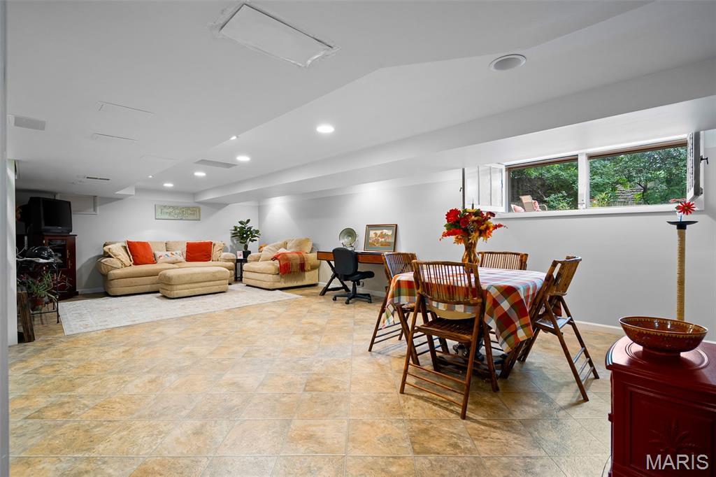 13 Ladue Crest Lane