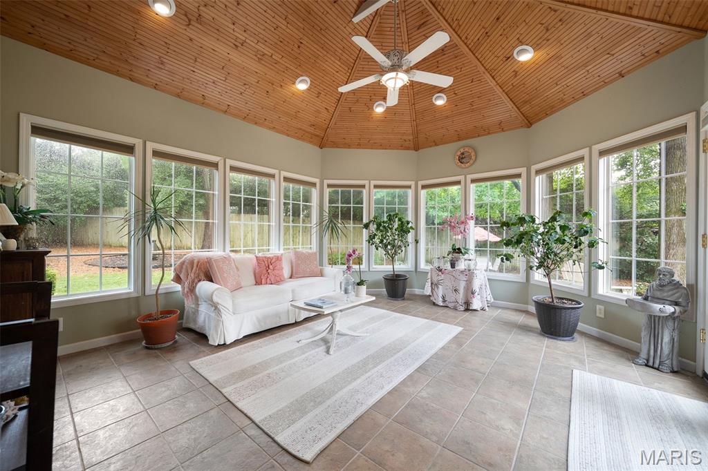 13 Ladue Crest Lane