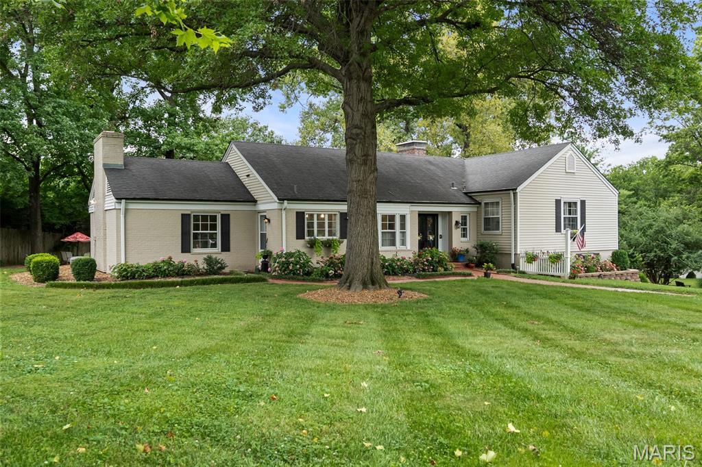 13 Ladue Crest Lane