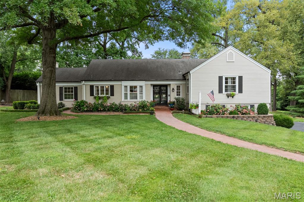 13 Ladue Crest Lane