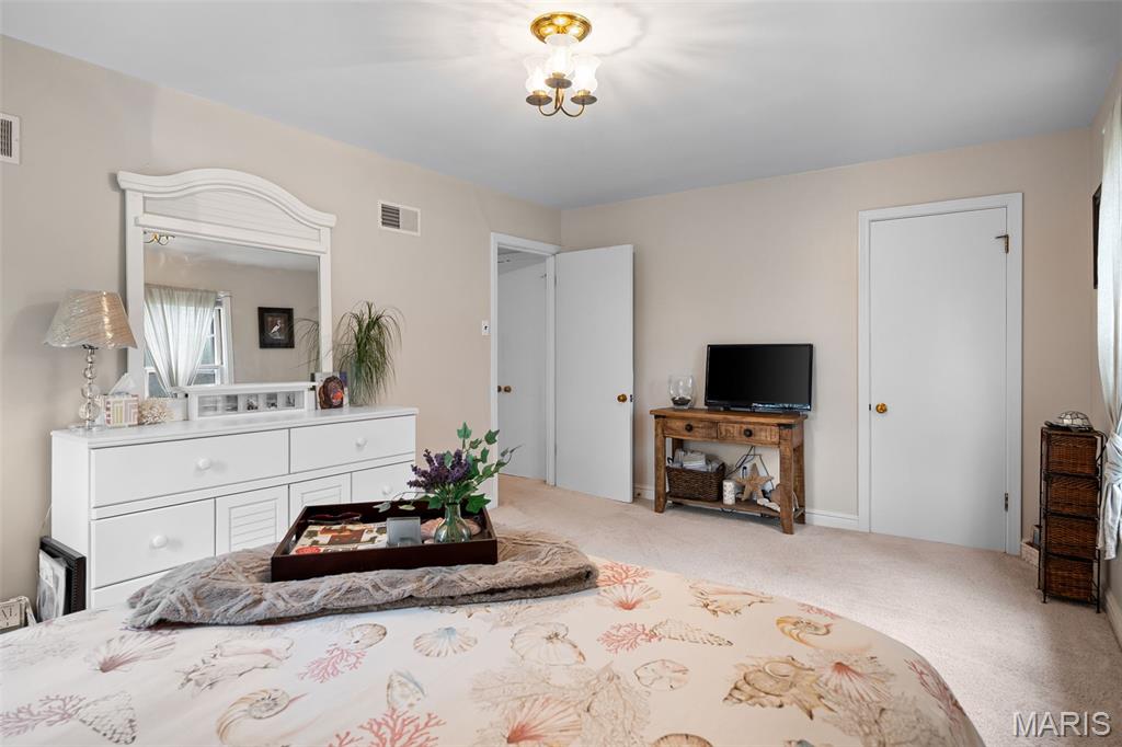 13 Ladue Crest Lane