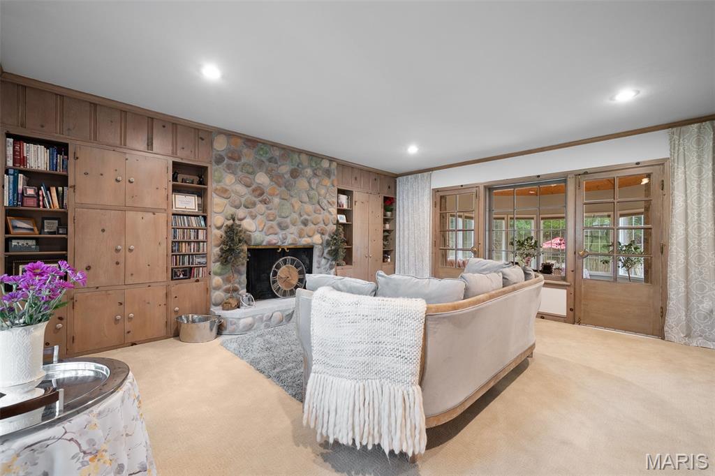 13 Ladue Crest Lane