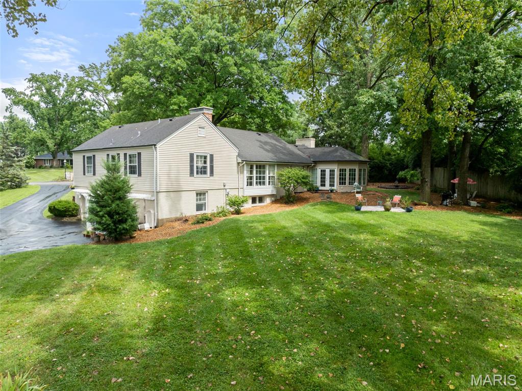13 Ladue Crest Lane
