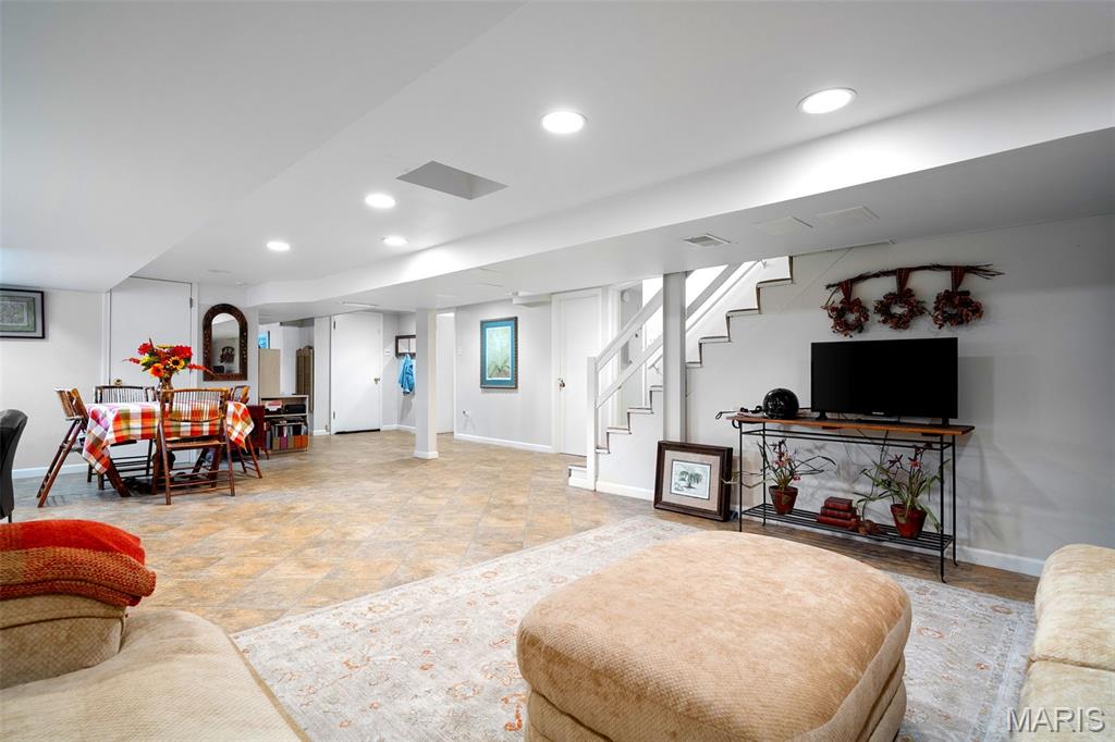 13 Ladue Crest Lane