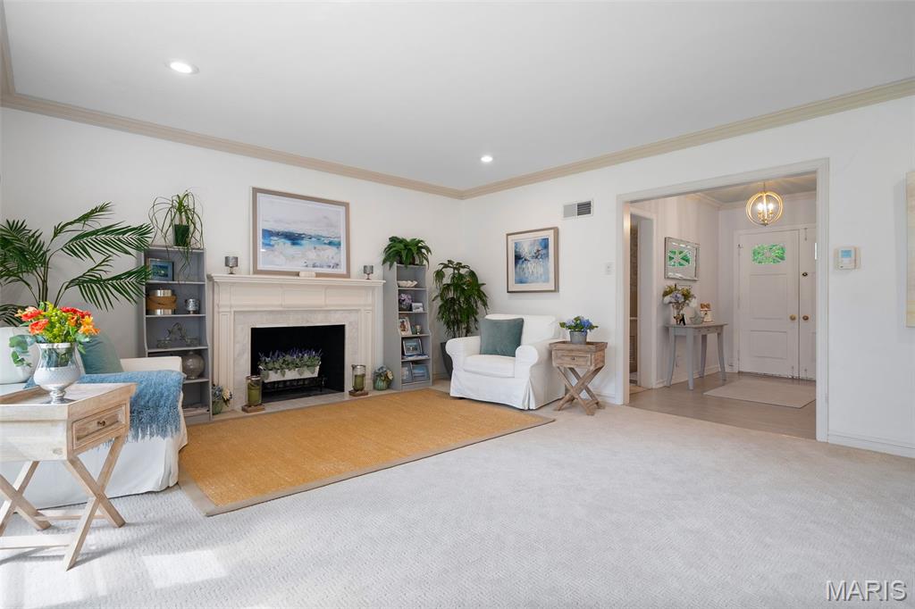 13 Ladue Crest Lane