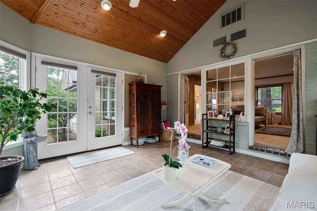 13 Ladue Crest Lane