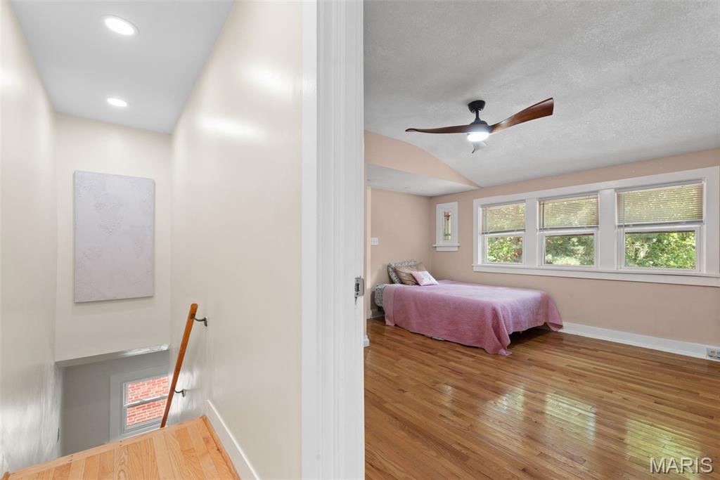 1433 Hawthorne Place