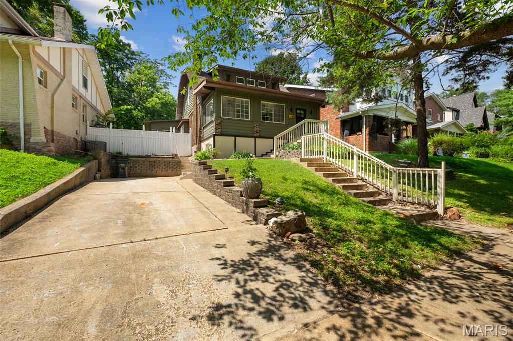 1433 Hawthorne Place