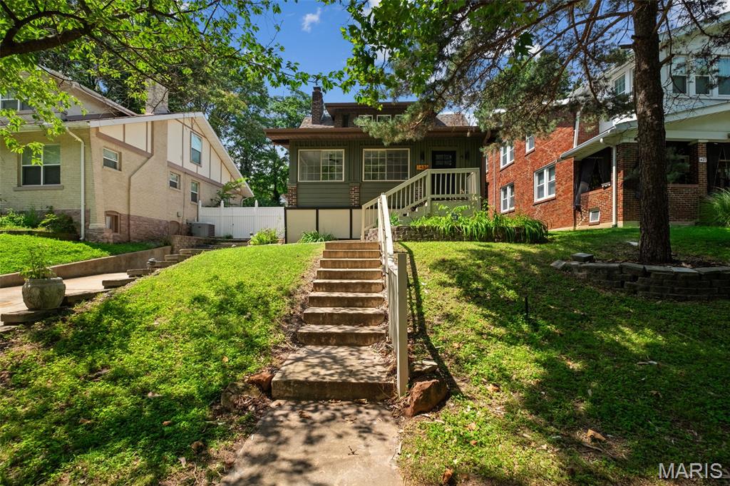 1433 Hawthorne Place