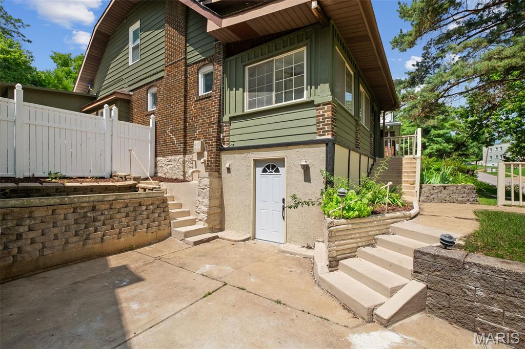 1433 Hawthorne Place