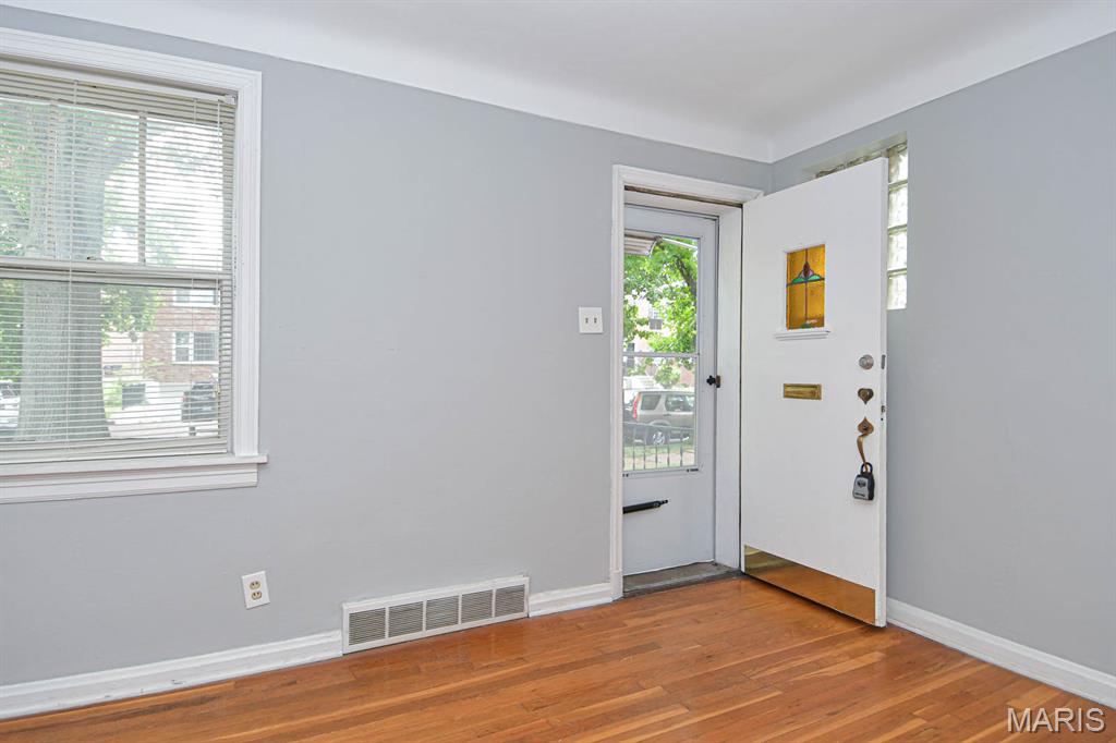 7039 Dartmouth Avenue Unit: 1F