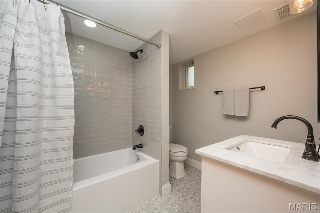 6056 Childress Avenue