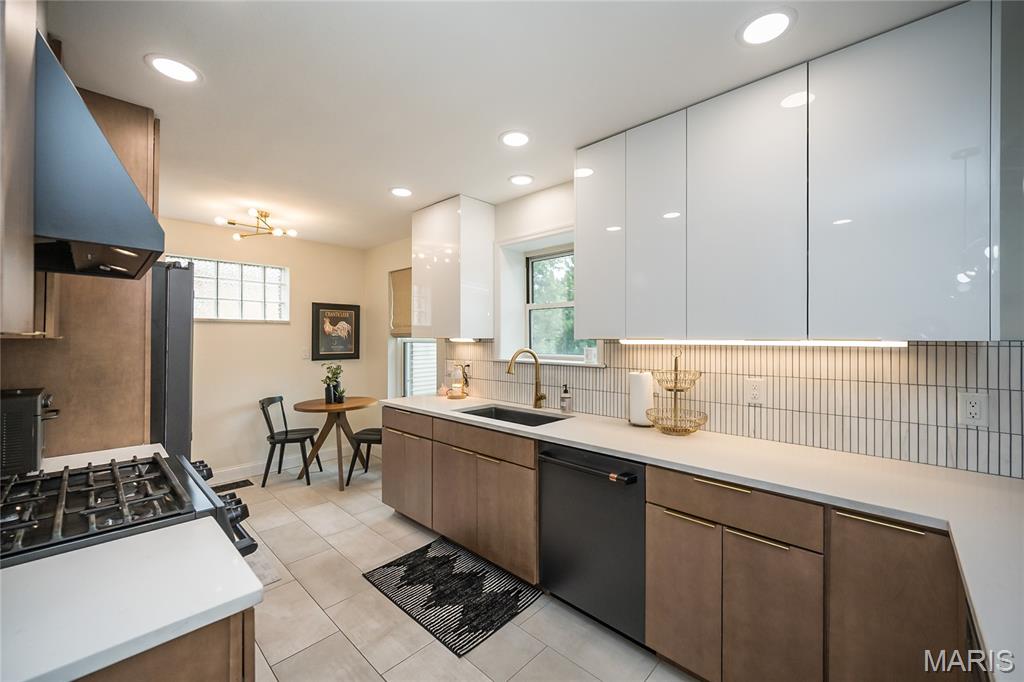 6056 Childress Avenue