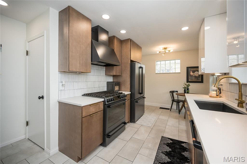 6056 Childress Avenue