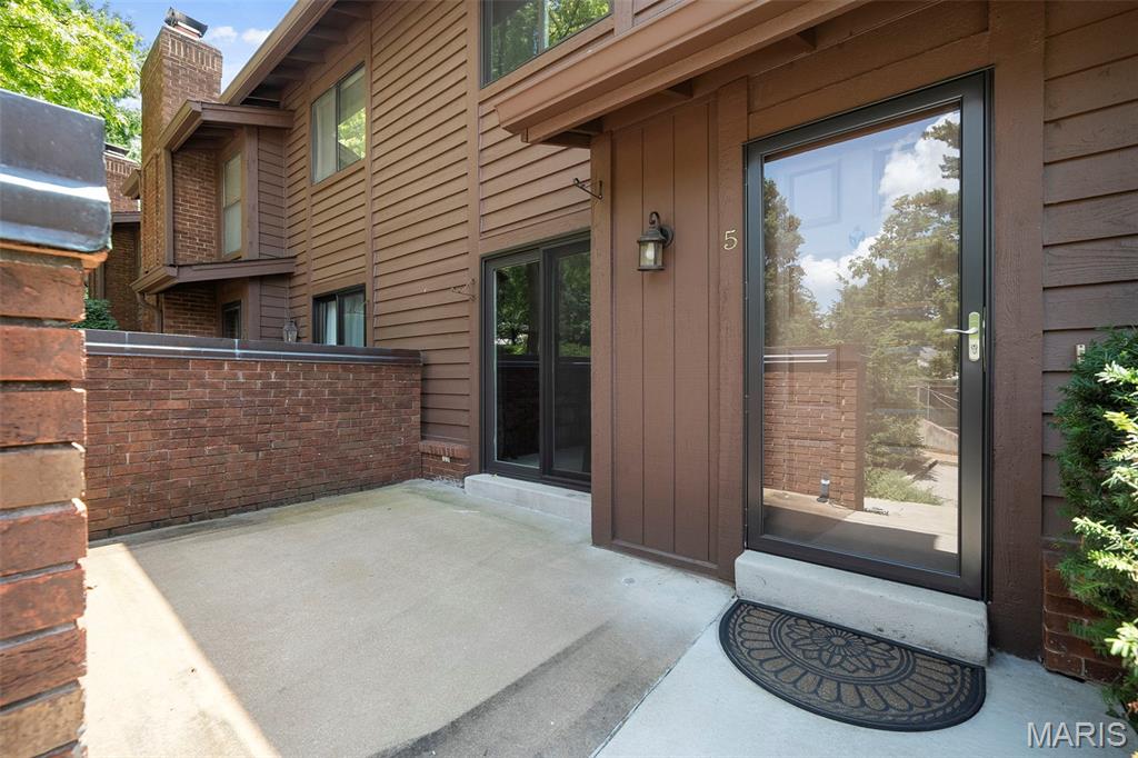 1940 Meadowtree Lane Unit: 5