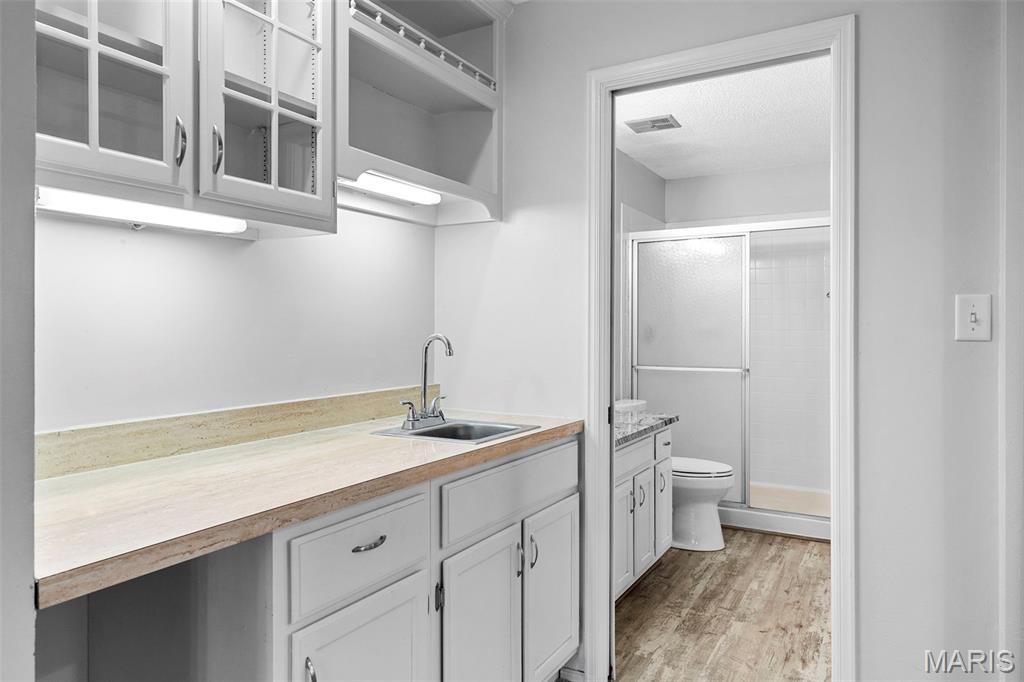 1940 Meadowtree Lane Unit: 5