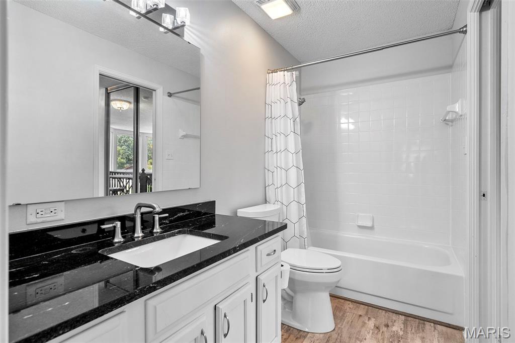 1940 Meadowtree Lane Unit: 5