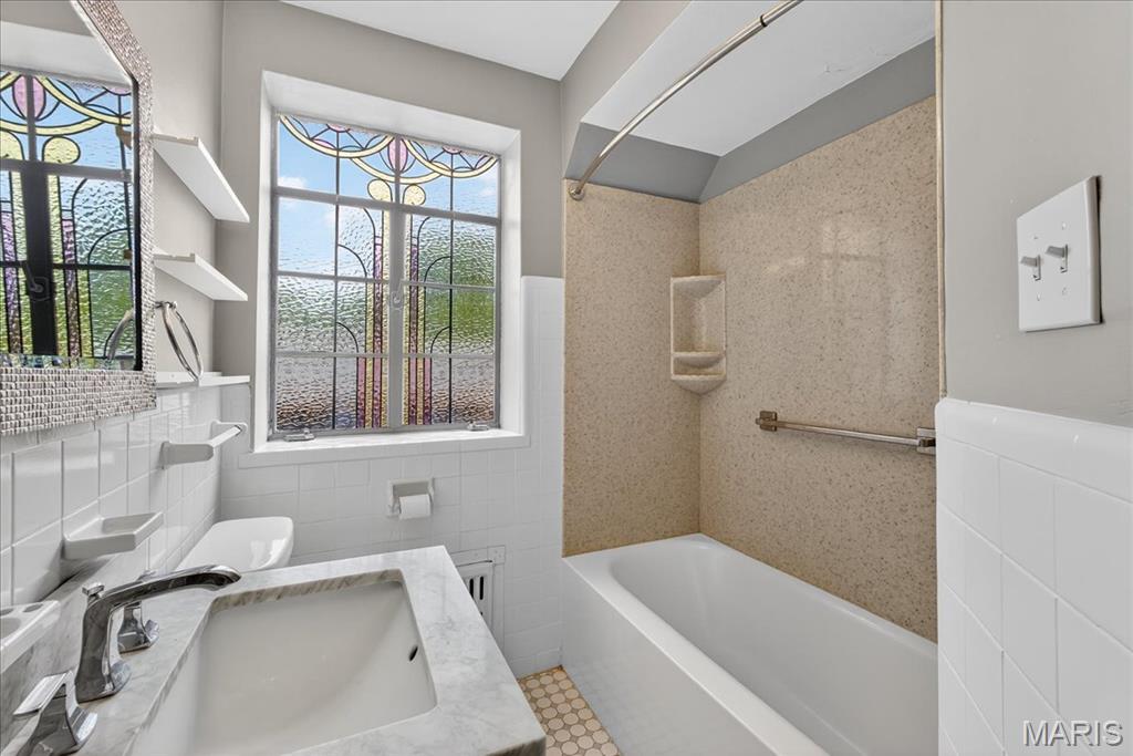 8009 Delmar Boulevard Unit: 1