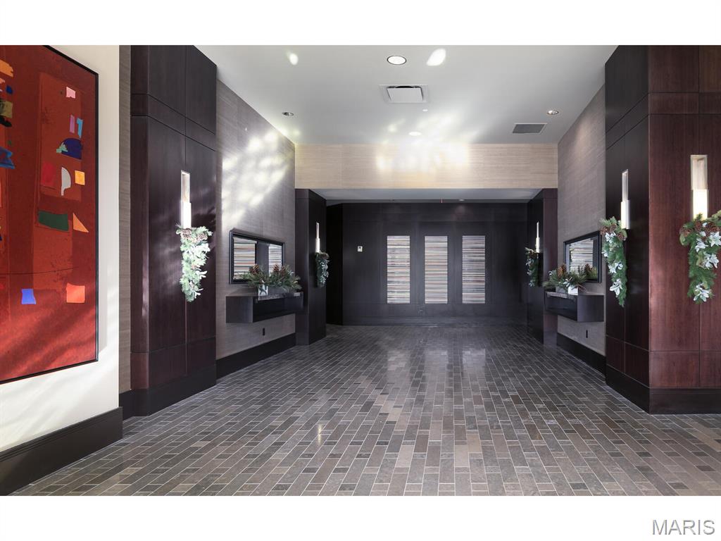 8025 Maryland Avenue Unit: 10E