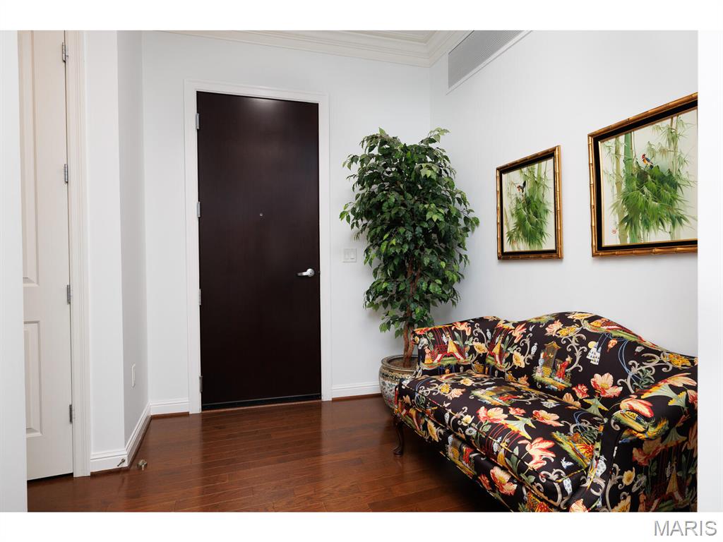 8025 Maryland Avenue Unit: 10E