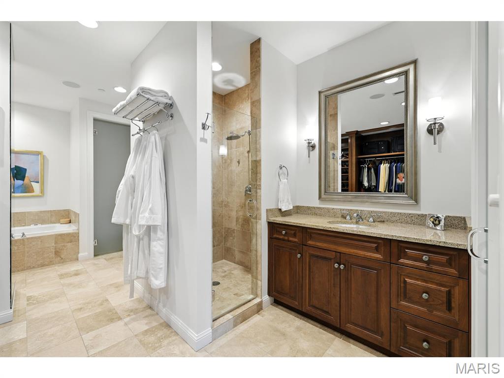 8025 Maryland Avenue Unit: 10E