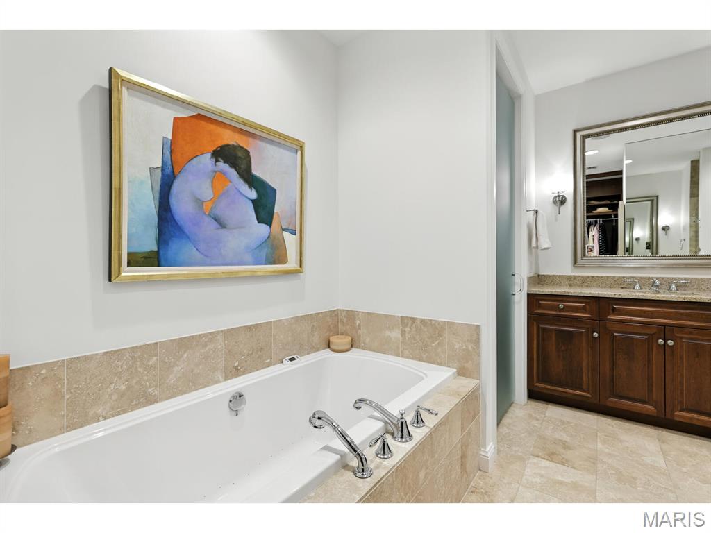 8025 Maryland Avenue Unit: 10E