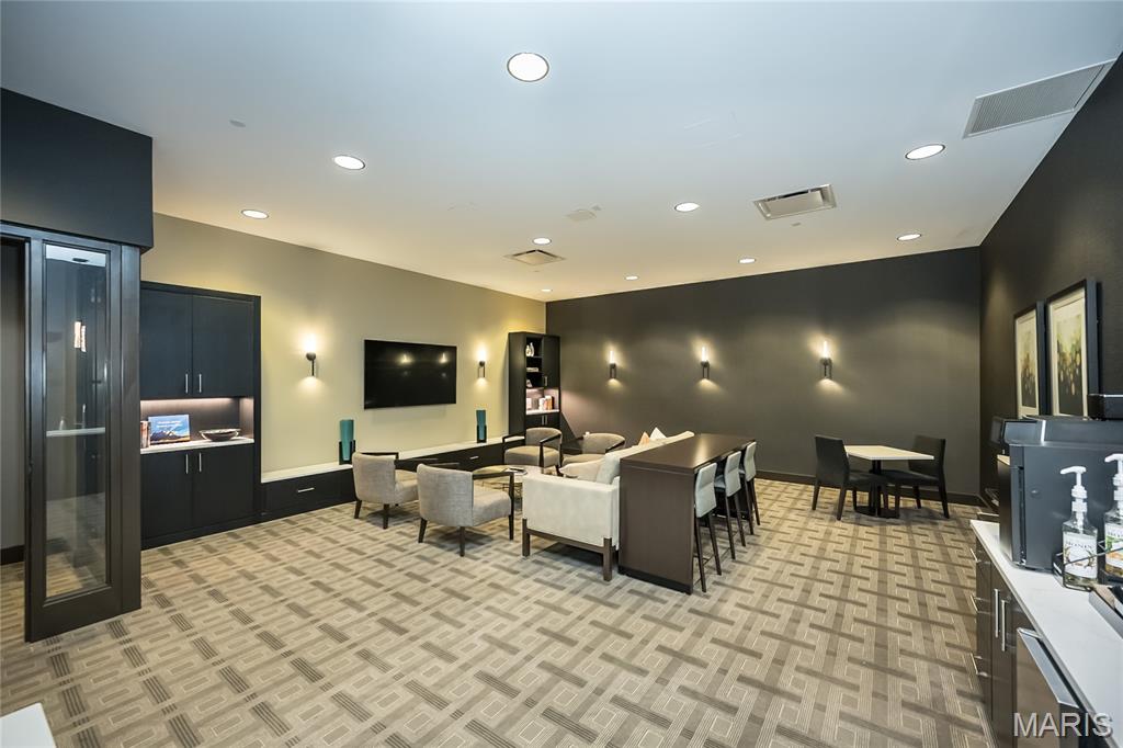 8025 Maryland Avenue Unit: 10E