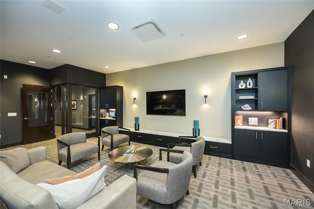8025 Maryland Avenue Unit: 10E