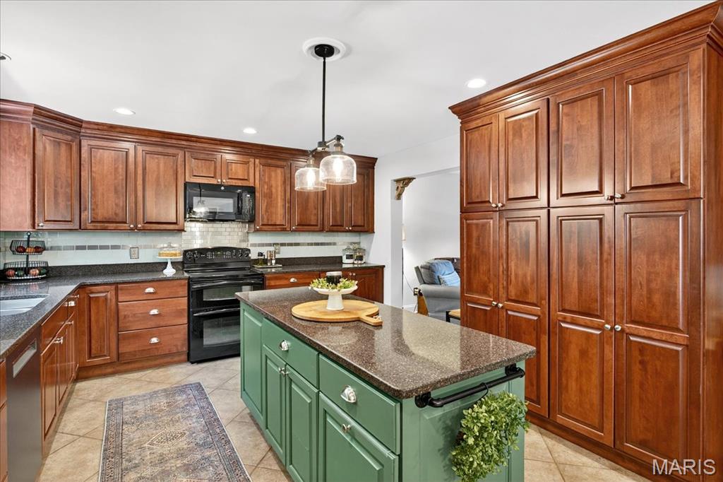 3987 Poppy Marie Lane