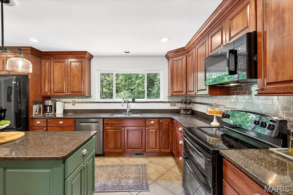 3987 Poppy Marie Lane