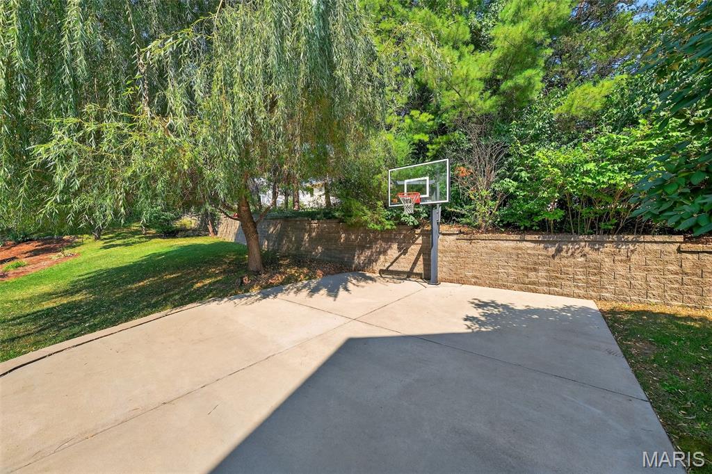 1001 Scarlet Bend Court