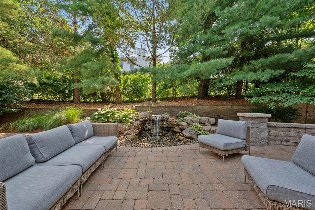 1001 Scarlet Bend Court