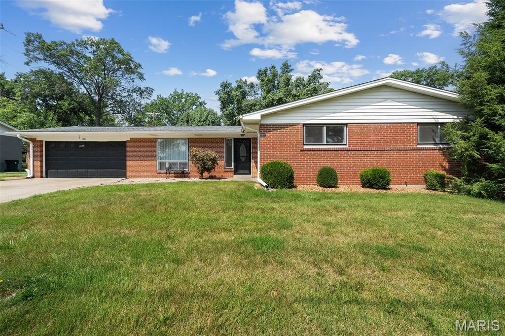 1441 N Woodlawn Avenue