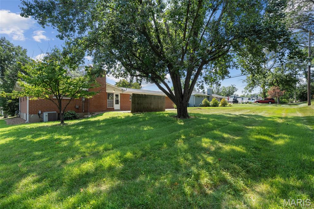 1441 N Woodlawn Avenue