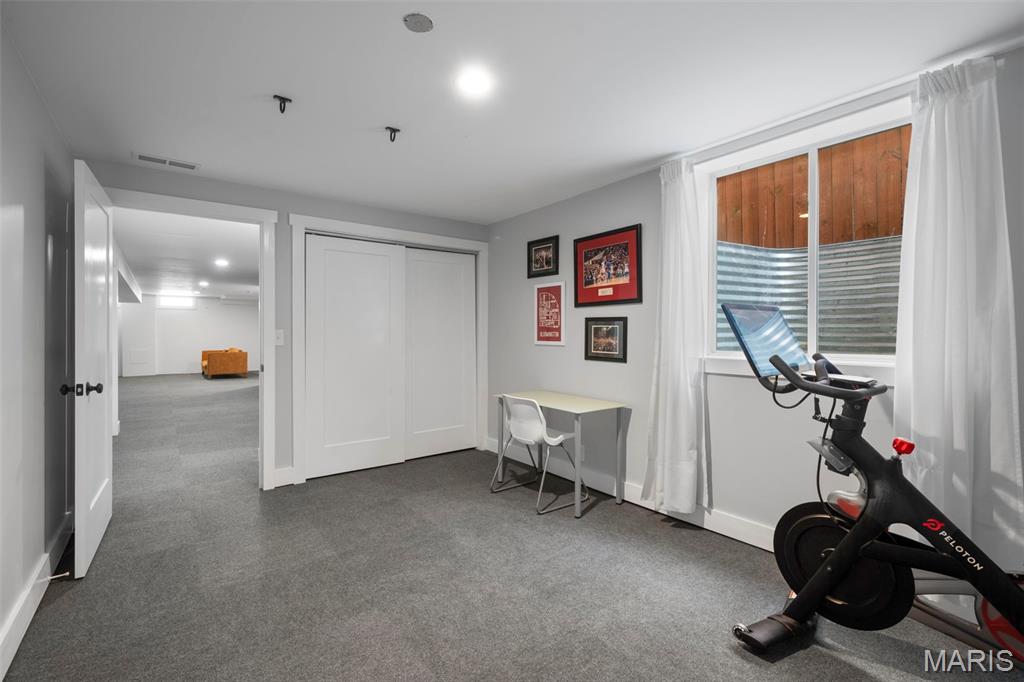 2250 S Jefferson Avenue