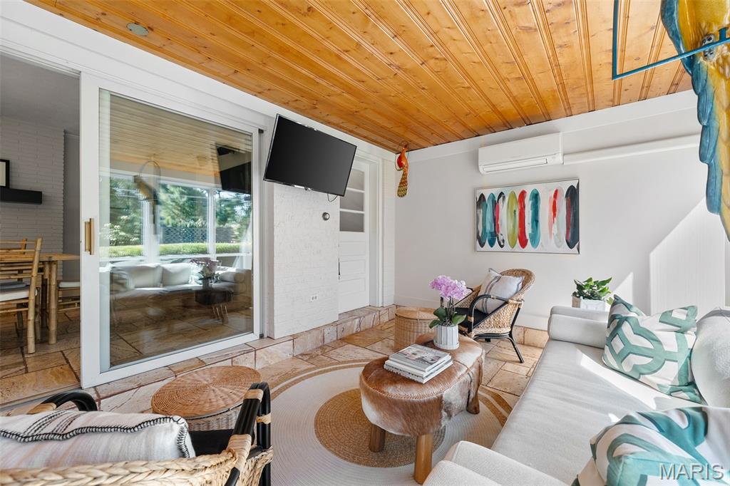 10228 Thornwood Drive