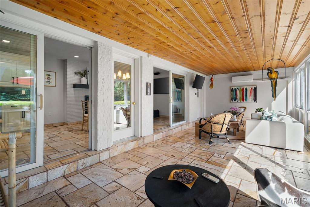 10228 Thornwood Drive